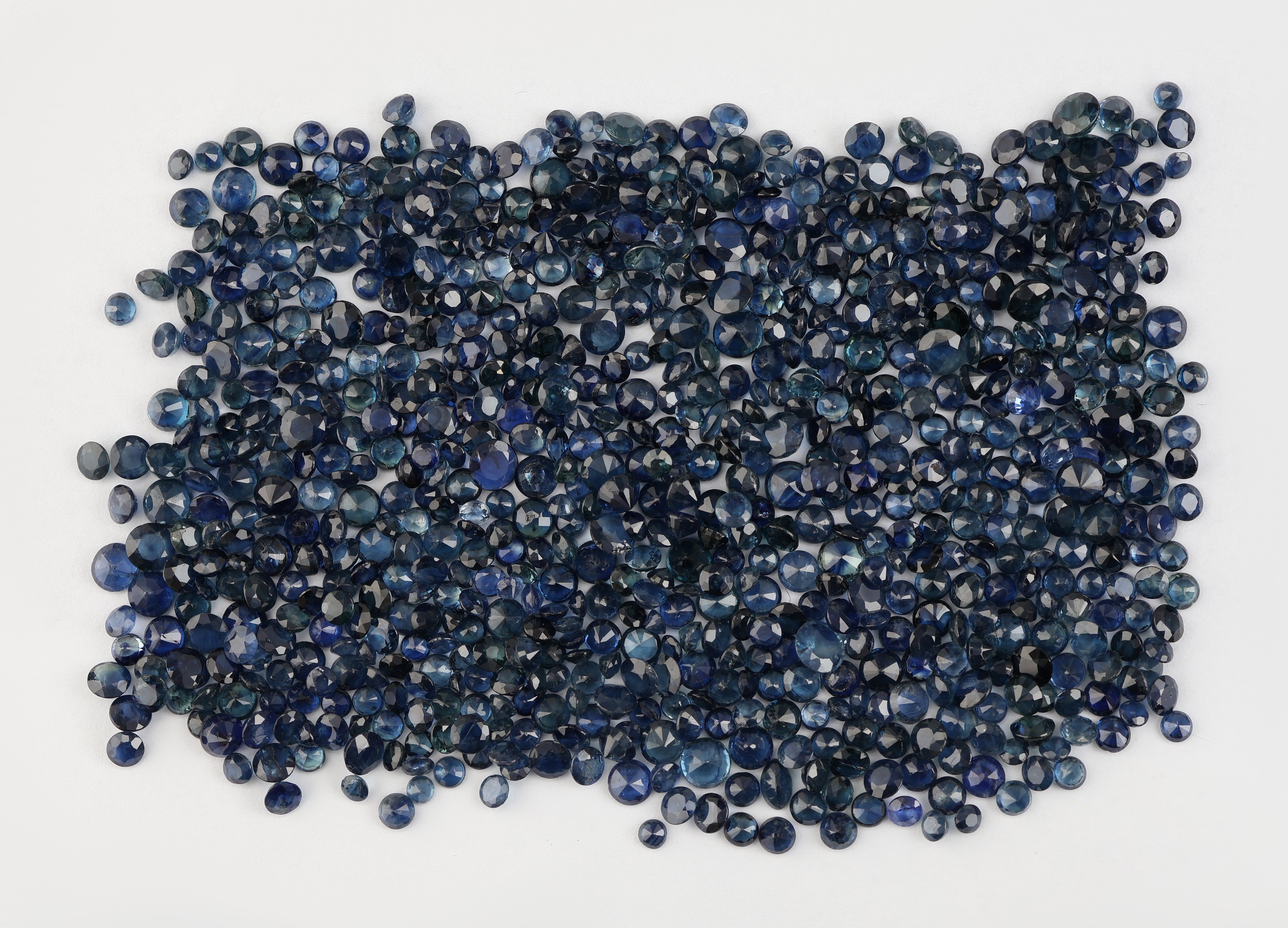 Image 27088769 - Lot lose Saphire, zus. ca. 101.36 ct, überwiegend rundfacett., versch. Größen, ...