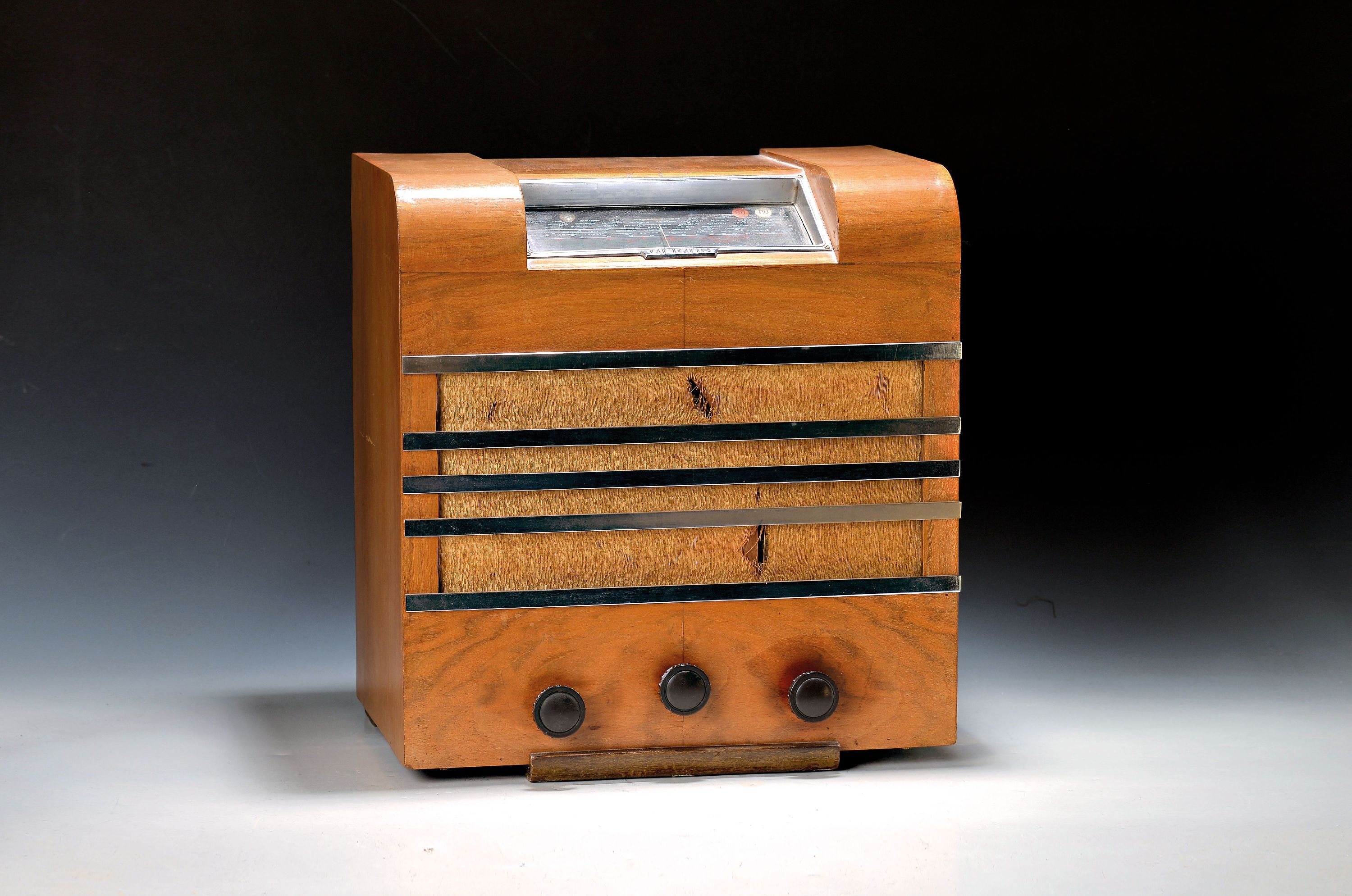 Image 27088786 - Radioapparat ´Ariane´, Frankreich, 1930er Jahre, Gehäuse Nußbaumfurnier, Knöpfe ...