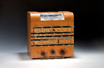 Image Radioapparat ´Ariane´, Frankreich, 1930er Jahre, Gehäuse Nußbaumfurnier, Knöpfe ...