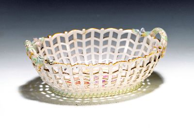 Image Zierkörbchen, KPM Berlin, um 1900, Asthenkel mit kleinen vollplastischen Blüten, ...