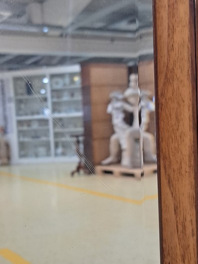 27088828h - Biedermeier Spiegel, um 1820, Nußbaum massiv, mit Galerie, Vollsäulen z.T. vergoldet, ...