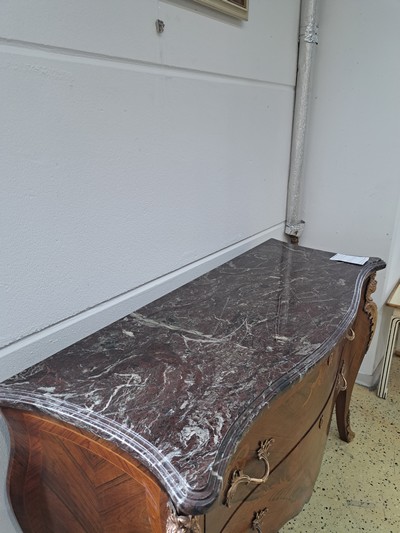 27088892n - Kommode, Frankreich, um 1900, Nußbaum und Palisanderfurnier, doppelt profilierte ...