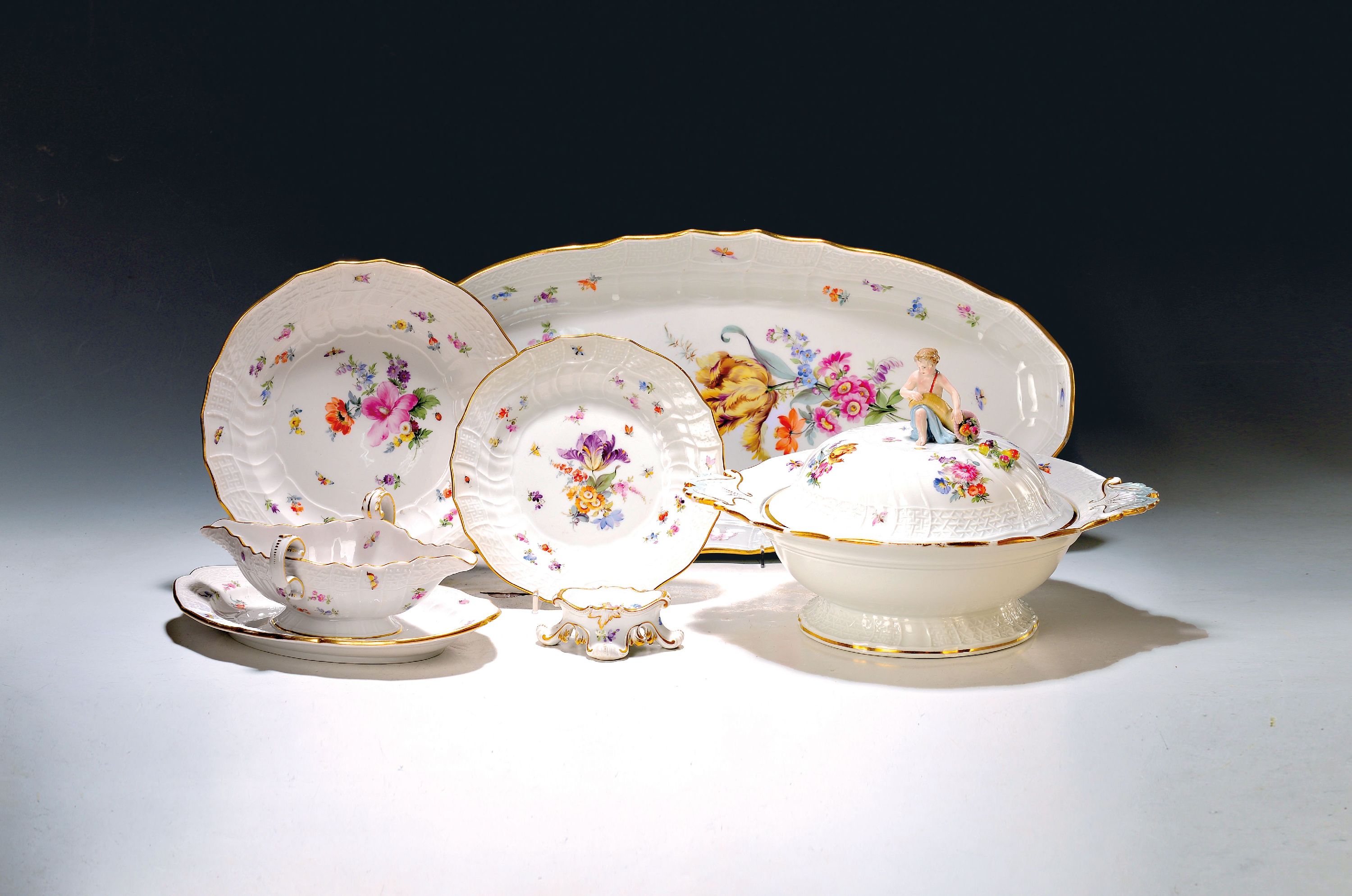 Image 27089527 - Umfangreiches Tafelservice, Meissen, Neubrandenstein, Blumenbukett mit Insekten, ...