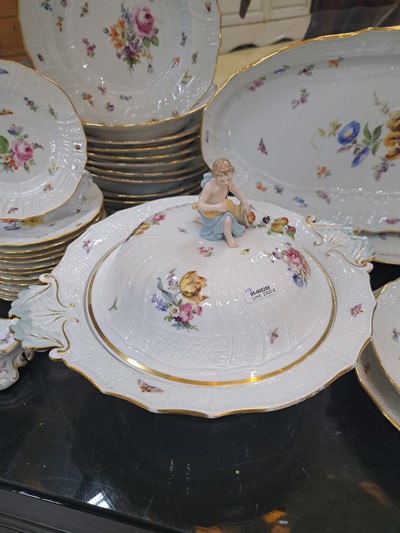 27089527b - Umfangreiches Tafelservice, Meissen, Neubrandenstein, Blumenbukett mit Insekten, ...