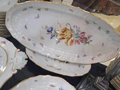 27089527e - Umfangreiches Tafelservice, Meissen, Neubrandenstein, Blumenbukett mit Insekten, ...