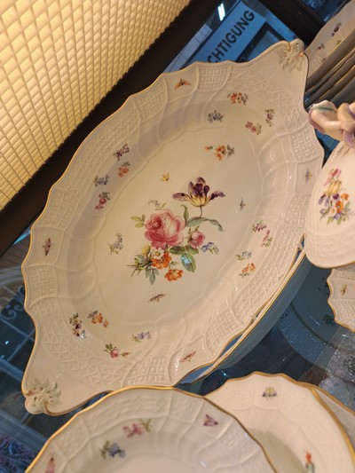27089528f - Tafelservice, Meissen, Neubrandenstein, Blumenbukett mit Insekten, Knaufschwerter bis ...