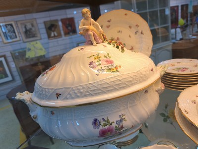 27089528k - Tafelservice, Meissen, Neubrandenstein, Blumenbukett mit Insekten, Knaufschwerter bis ...