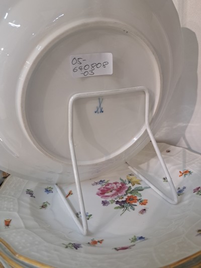 27089529b - 11 Menueteller, Meissen, Neubrandenstein, überwiegend Knaufzeit, 1. Wahl, Porzellan, ...