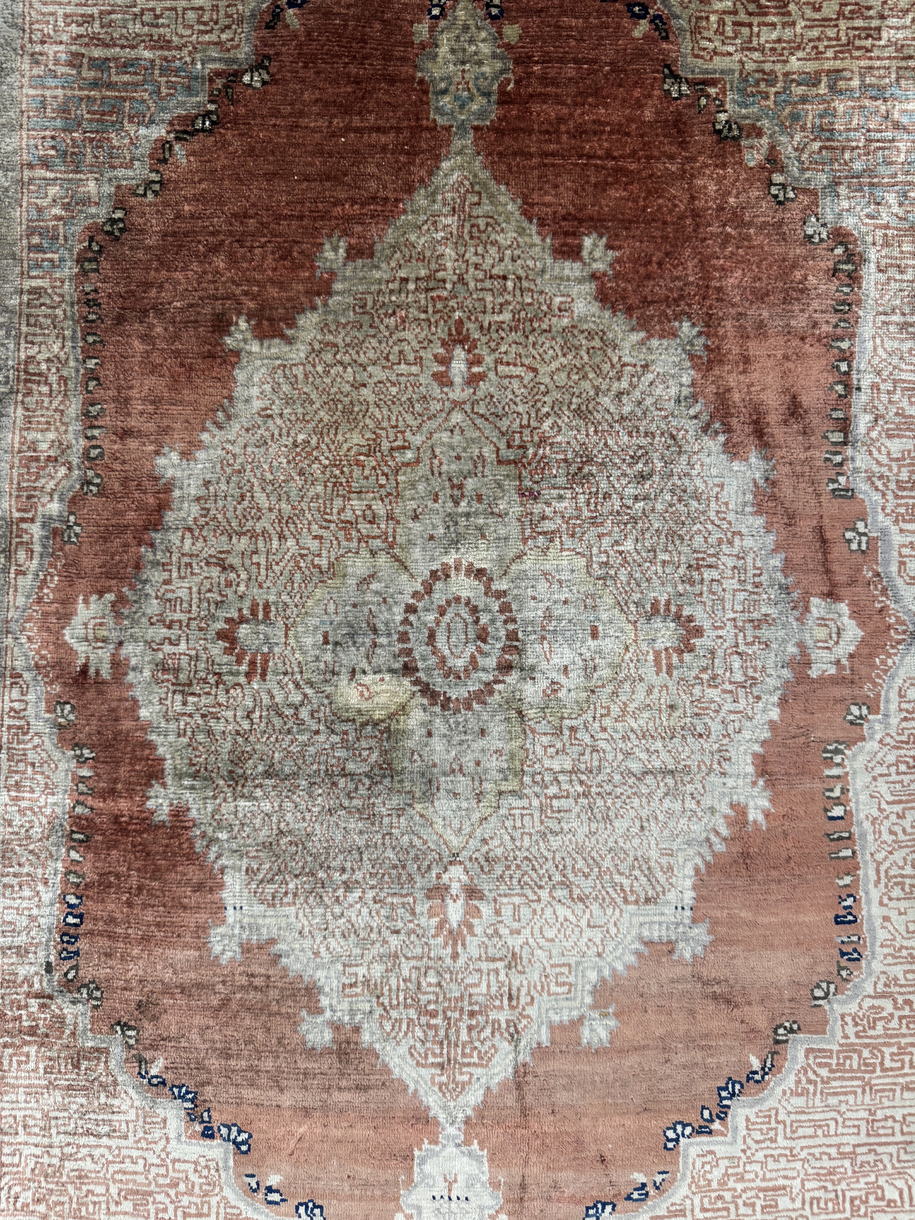 Detail c: Täbriz Seide"Hadji-Jalili", Persien, antik,19.Jhd, reine Naturseide, ca. 85 x 55 cm, EHZ:2-3