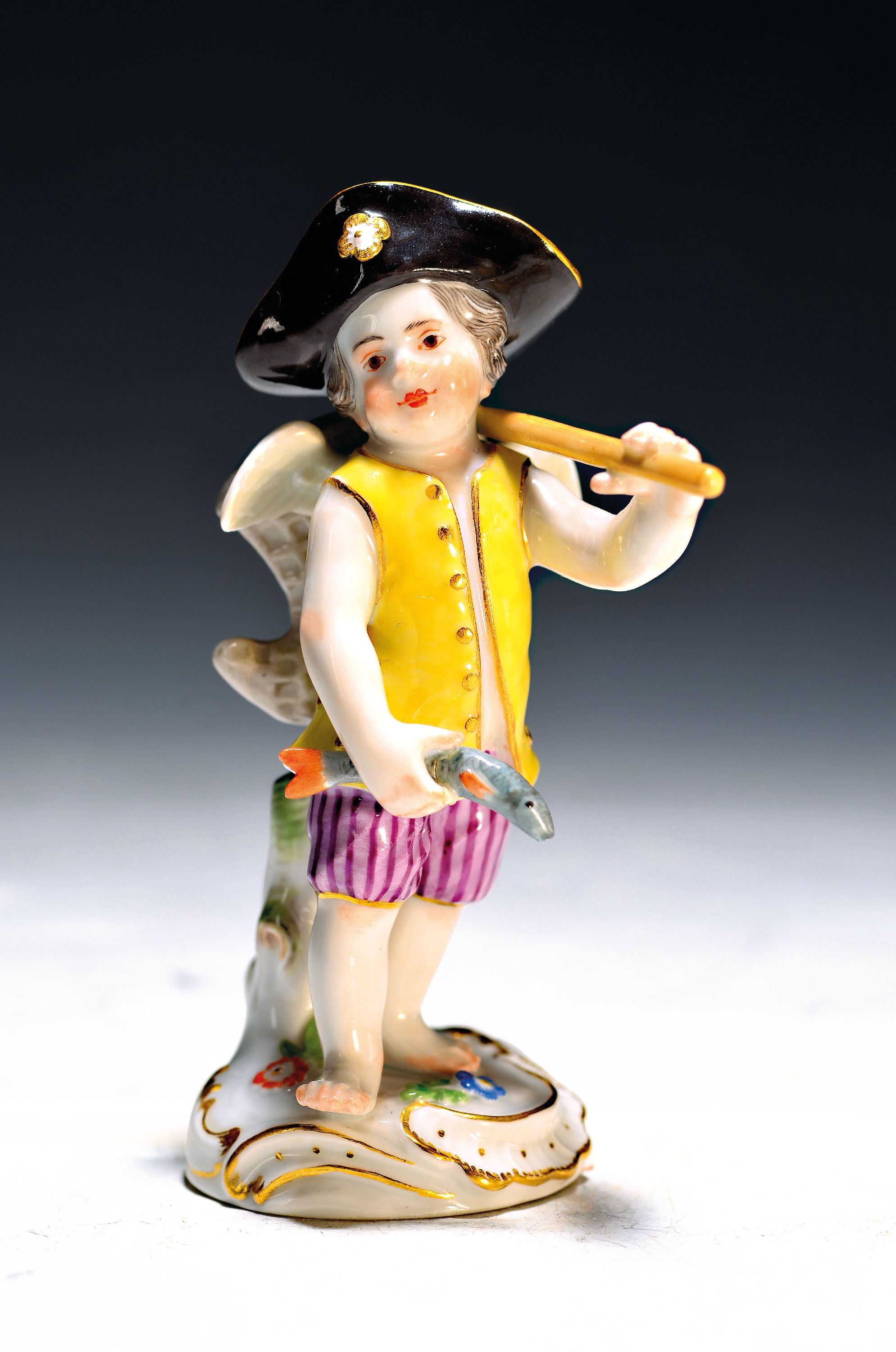 Image 27089656 - Porzellanfigur, Meissen, 20. Jh., verkleidete Amorette, Fischer, Goldstaffage, H. ca. ...