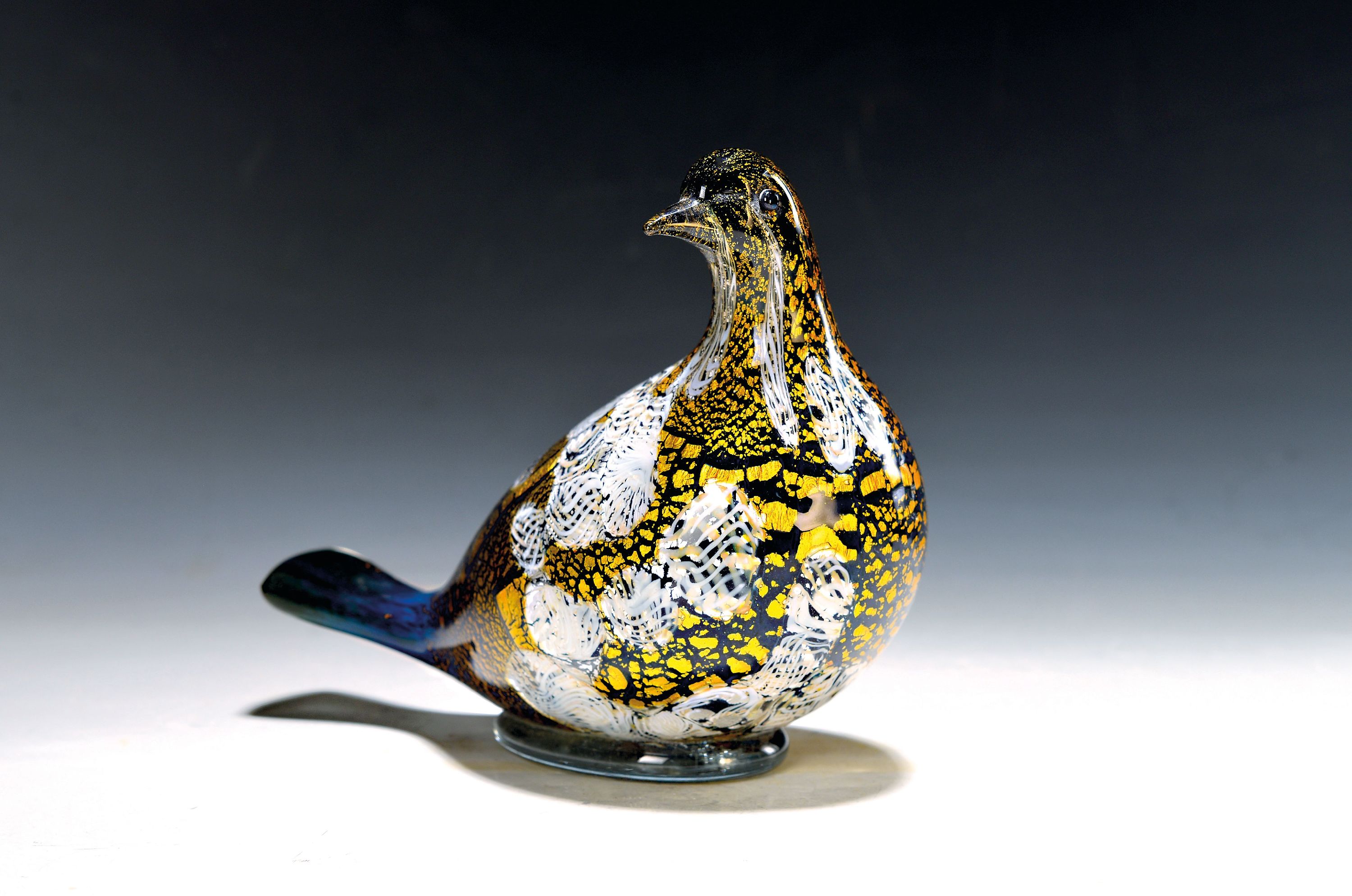 Image 27089658 - Glasfigur, wohl Murano, Vogel, 20. Jh., farbloses Glas mit bunten Einschmelzungen, und ...