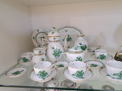 27089685a - Mokkaservice, Herend, Apponyi grün, Mokkakanne, grosse Zuckerdose, Sahnegießer, 6 ...