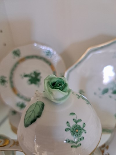 27089685d - Mokkaservice, Herend, Apponyi grün, Mokkakanne, grosse Zuckerdose, Sahnegießer, 6 ...