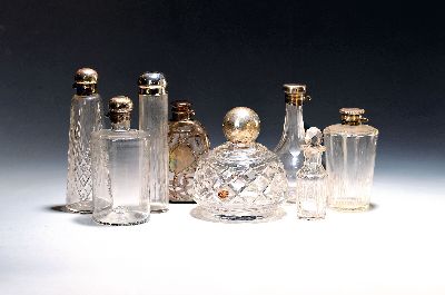 Image Konvolut 14 Glasgefäße z.T. mit Silbermonturen, englisch, um 1900, farbloses Glas, ...