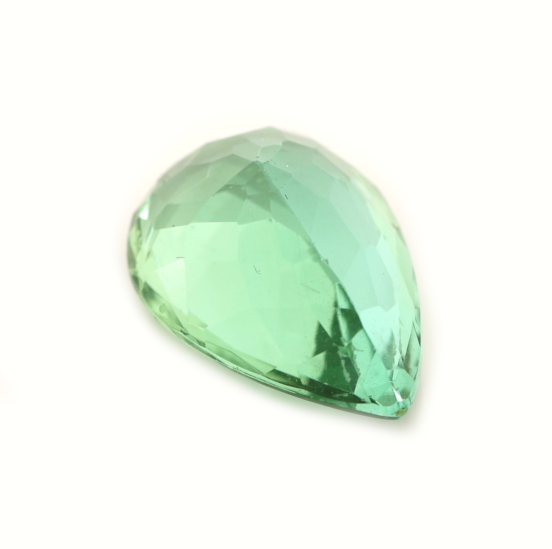 Detail b: Loser Turmalin, ca. 5.35 ct, facett. Tropfen