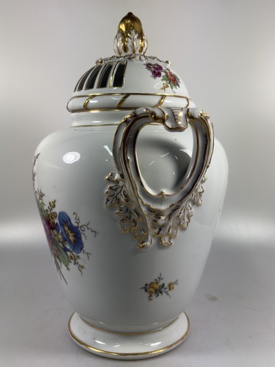 27090987e - Large potpourri vase, Fürstenberg, 20th century, porcelain, colorful floral bouquet ...