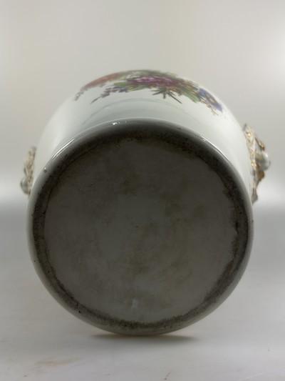 27090987n - Large potpourri vase, Fürstenberg, 20th century, porcelain, colorful floral bouquet ...