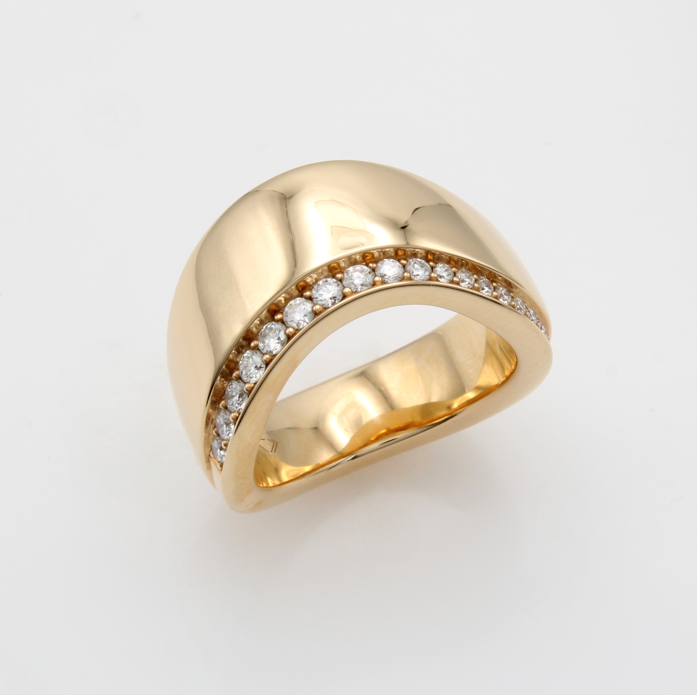 Image 27091100 - Ring mit Brillanten, RG 750/000, gewellte Ringschiene, 30 Brill. zus. ca. 0.46 ct Weiß/ ...