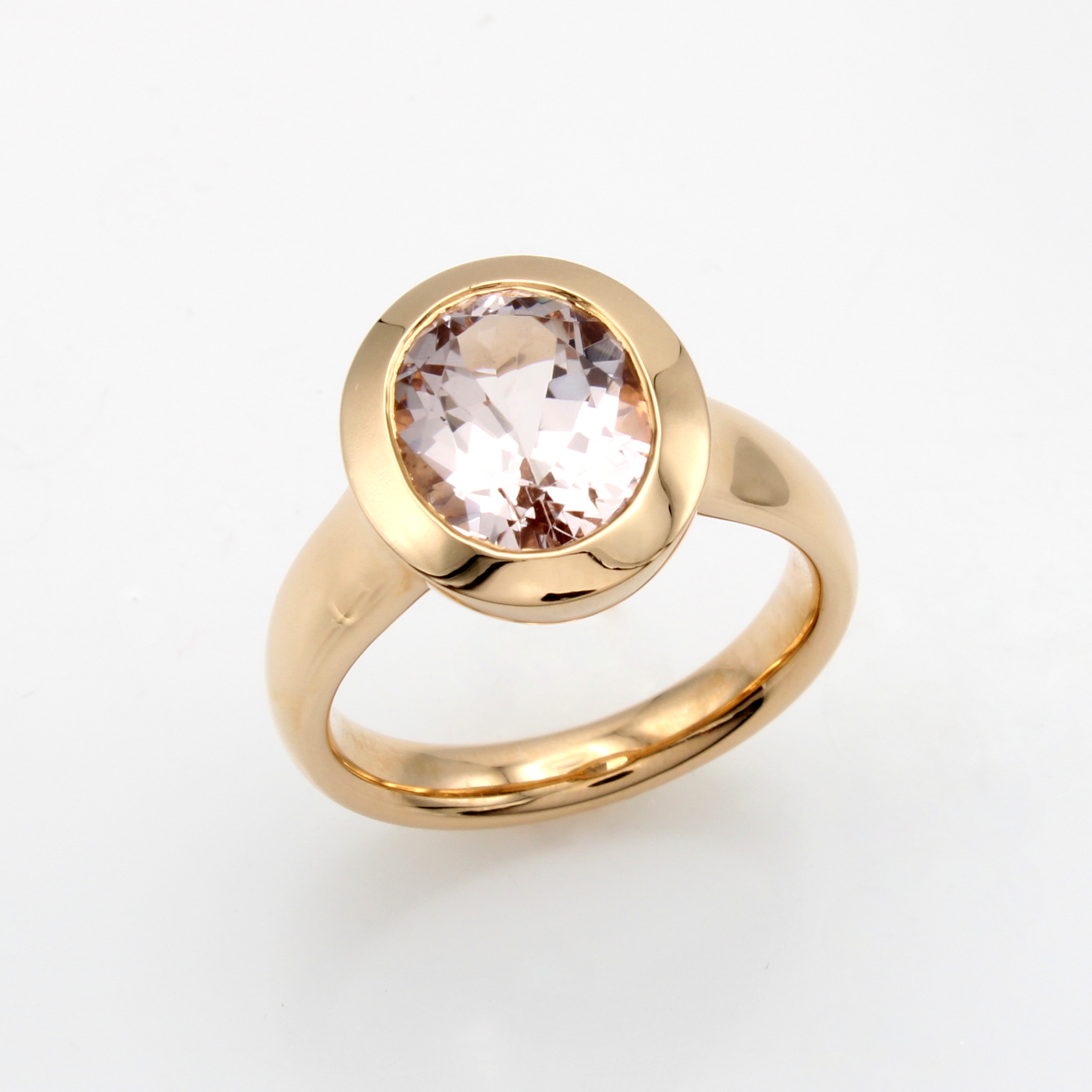 Image 27091104 - Ring mit Morganit, RG 750/000, ovaler, fac. Morganit in breiter, glatter Fassung ca. ...