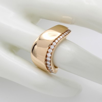 27091100a - Ring mit Brillanten, RG 750/000, gewellte Ringschiene, 30 Brill. zus. ca. 0.46 ct Weiß/ ...