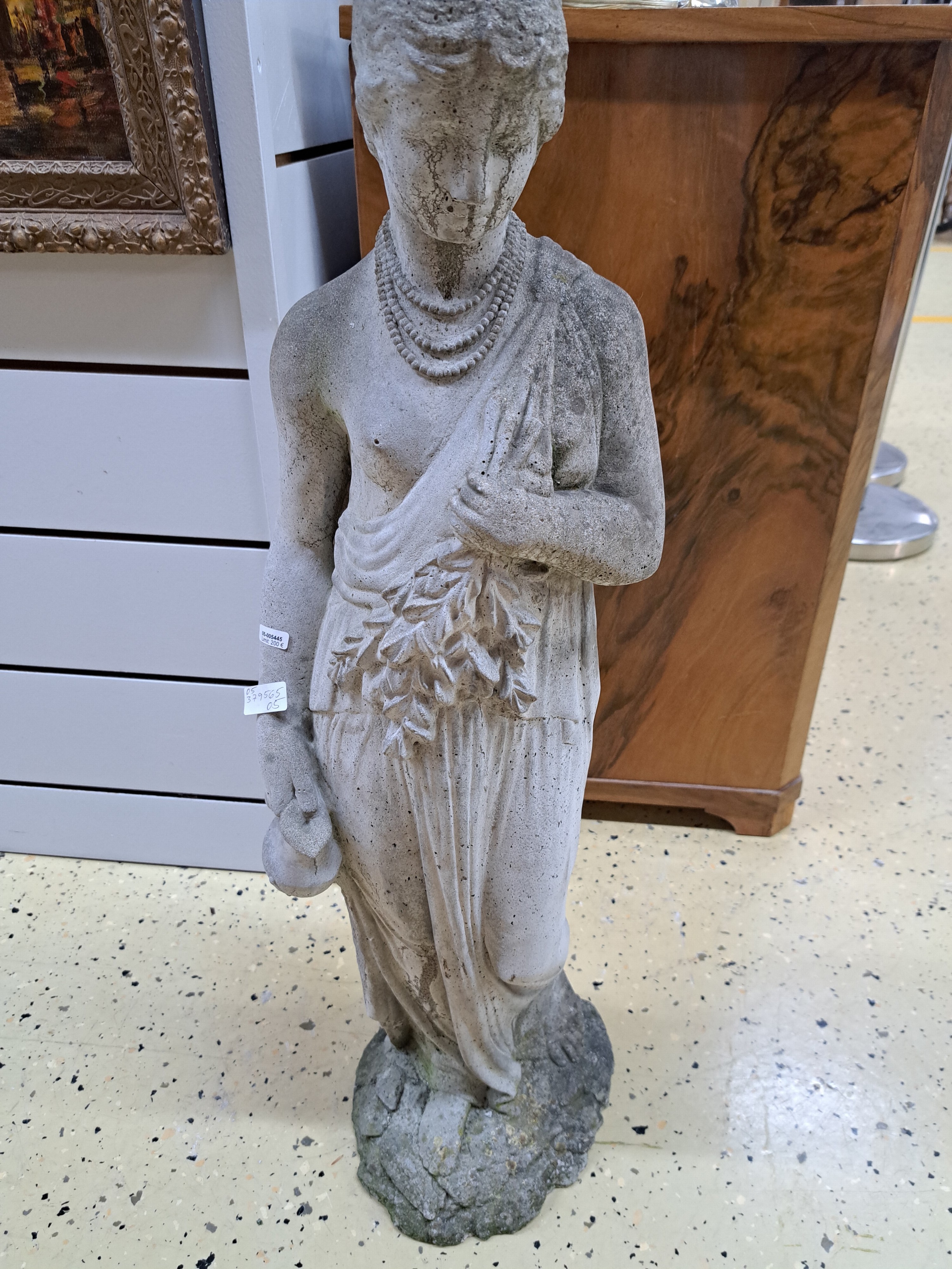 Detail c: Gartenfigur, Frankreich, um 1900, Steinguß, stehende antike Frau mit Wasserkrug und Zweig, H. ca. 81cm, bewittert