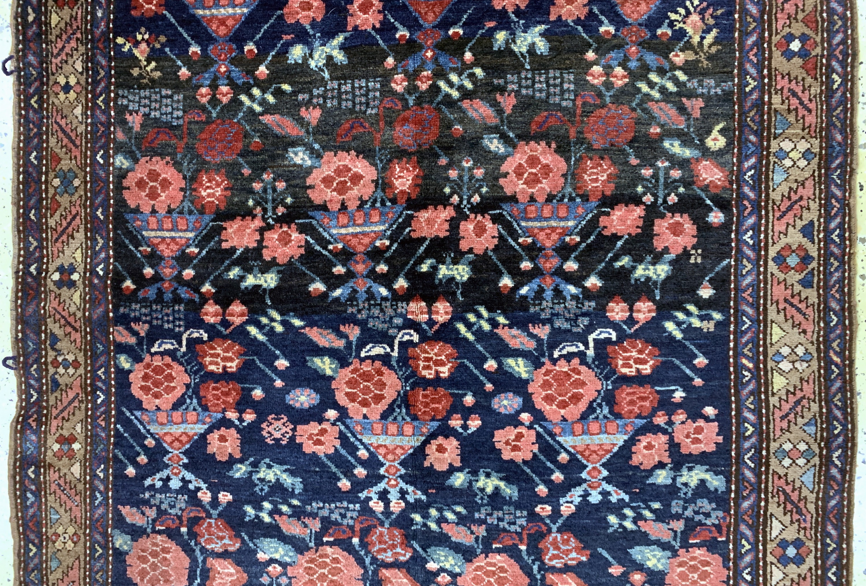 Detail b: Karabagh antik, Kaukasus, um 1900, Wolle auf Wolle, ca. 210 x 137 cm, EHZ: 2