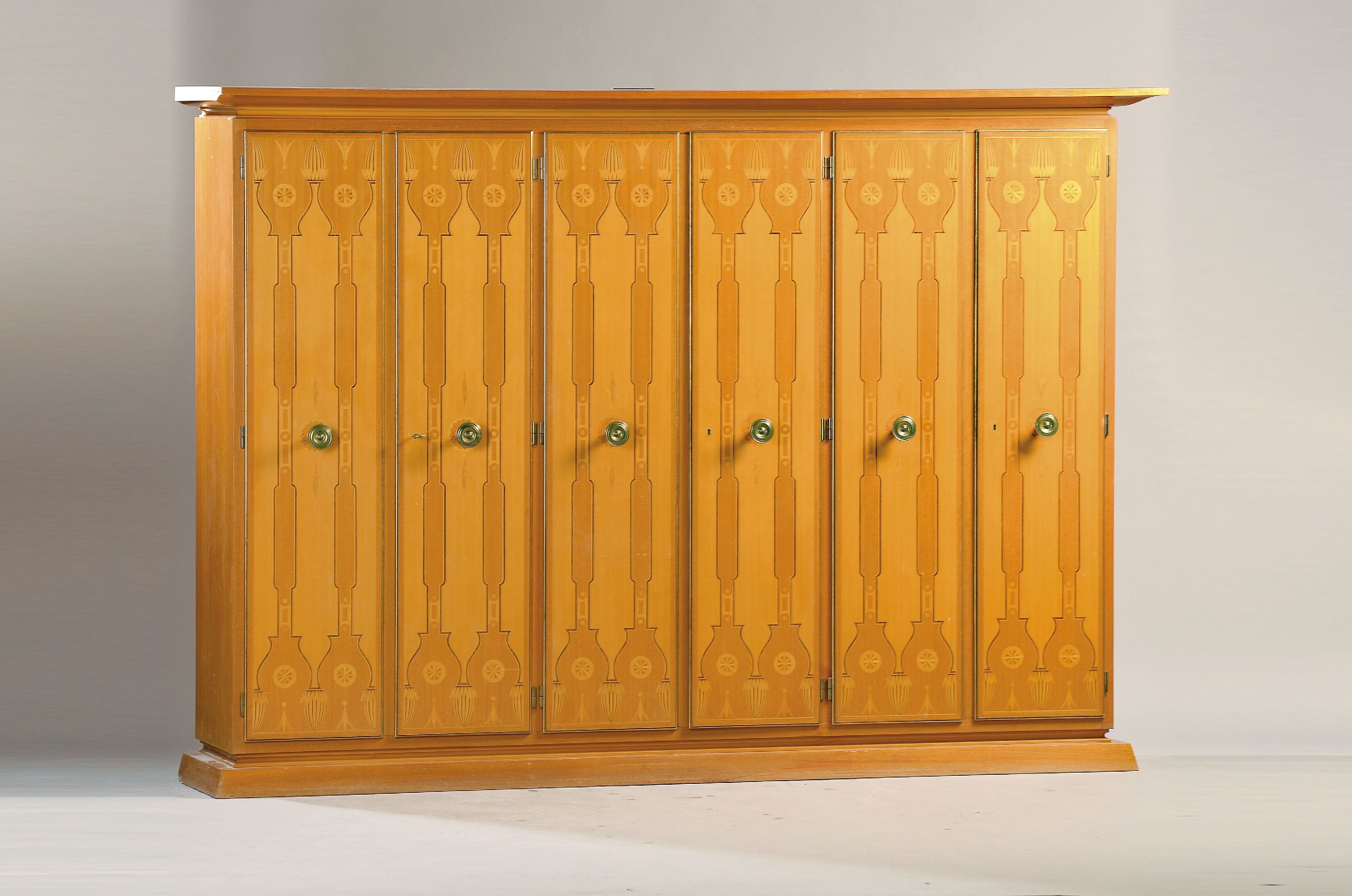 Image 27091438 - Schrank, Hans Wauer München, 1960er Jahre, furniert in sog. falschem Rosenholz mit ...