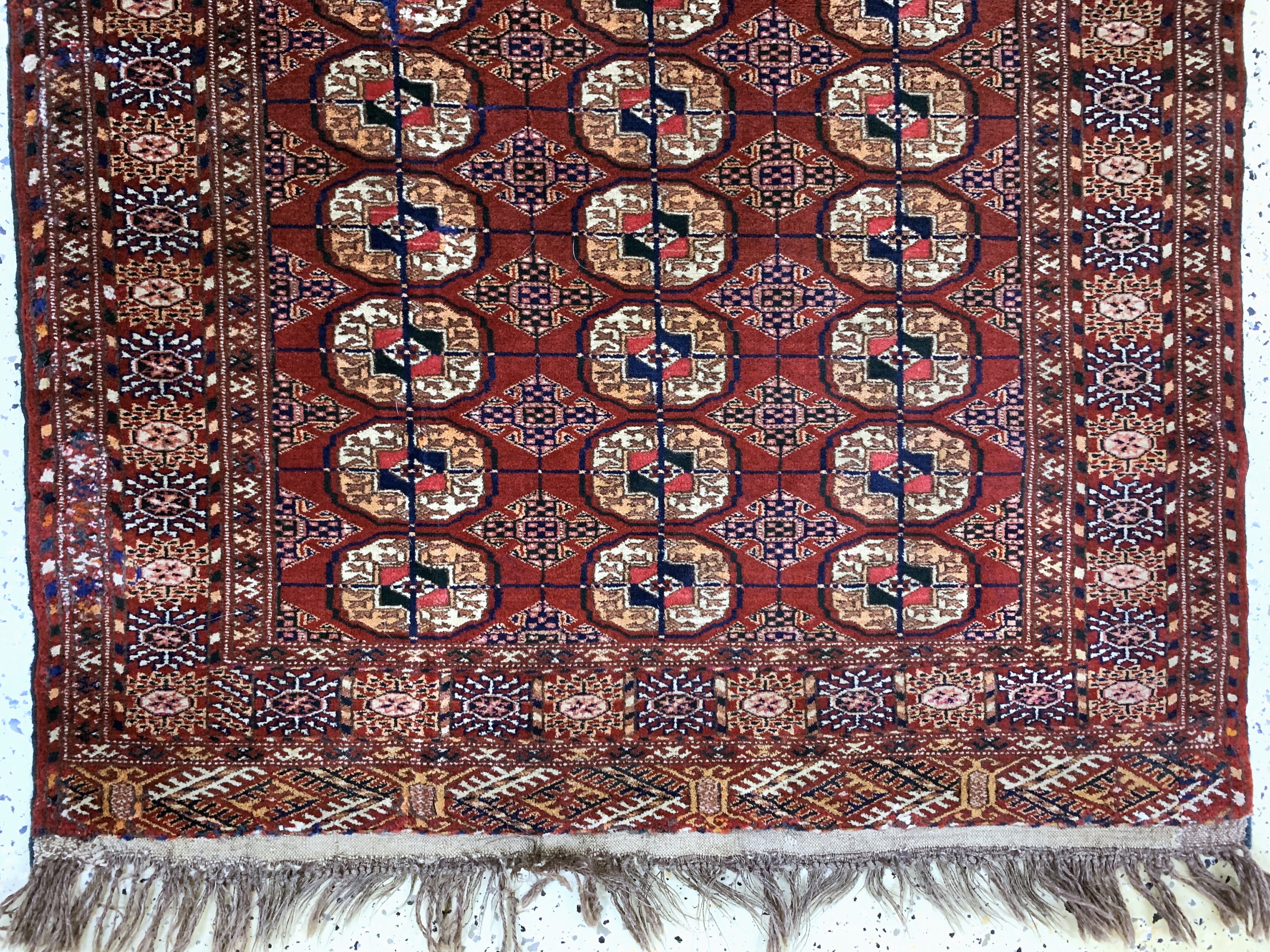 Detail b: Buchara alt, Turkmenistan, Anfang 20.Jhd, Wolle auf Wolle, ca. 155 x 110 cm, EHZ: 2(restauriert)