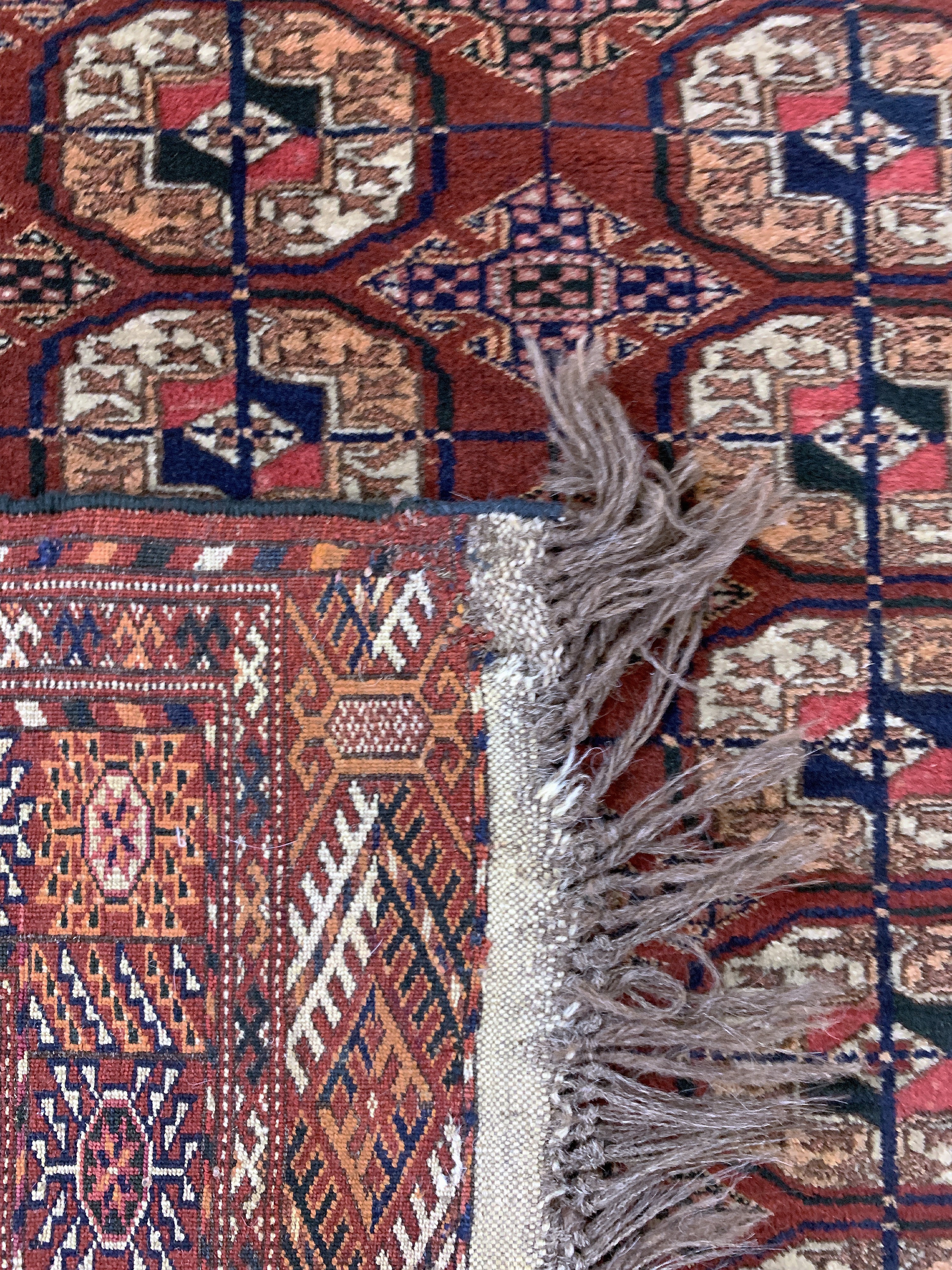 Detail e: Buchara alt, Turkmenistan, Anfang 20.Jhd, Wolle auf Wolle, ca. 155 x 110 cm, EHZ: 2(restauriert)