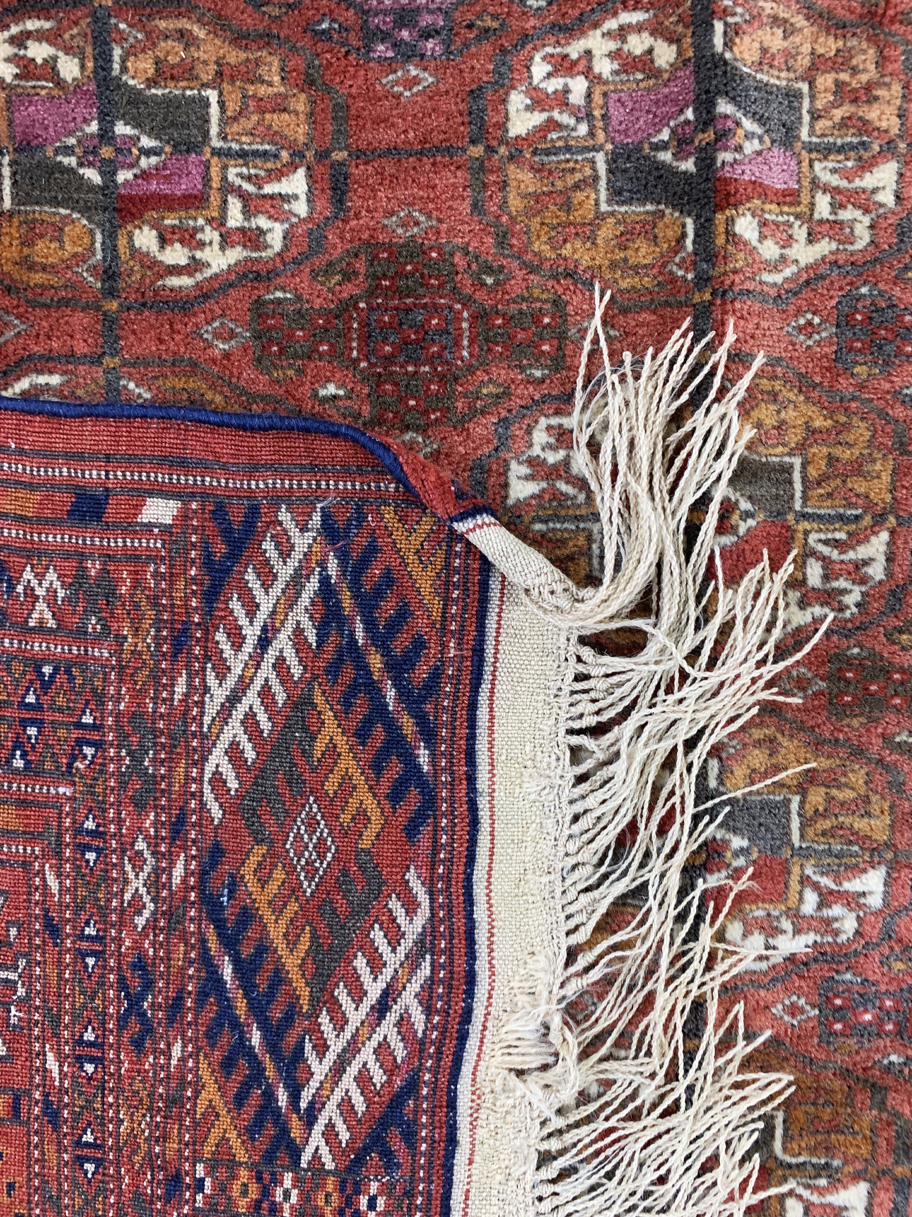Detail d: Buchara alt, Rußland, Mitte 20.Jhd, Wolle auf Wolle, ca. 185 x 135 cm, verblasst, EHZ: 2