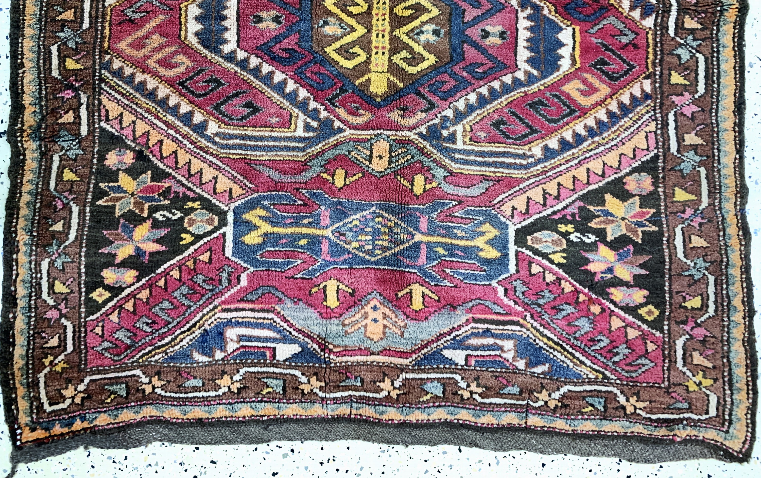 Detail c: Yürük alt, Türkei, Anfang 20.Jhd, Wolle aufWolle, ca. 220 x 120 cm, EHZ: 2, (kleine restaurierungen)