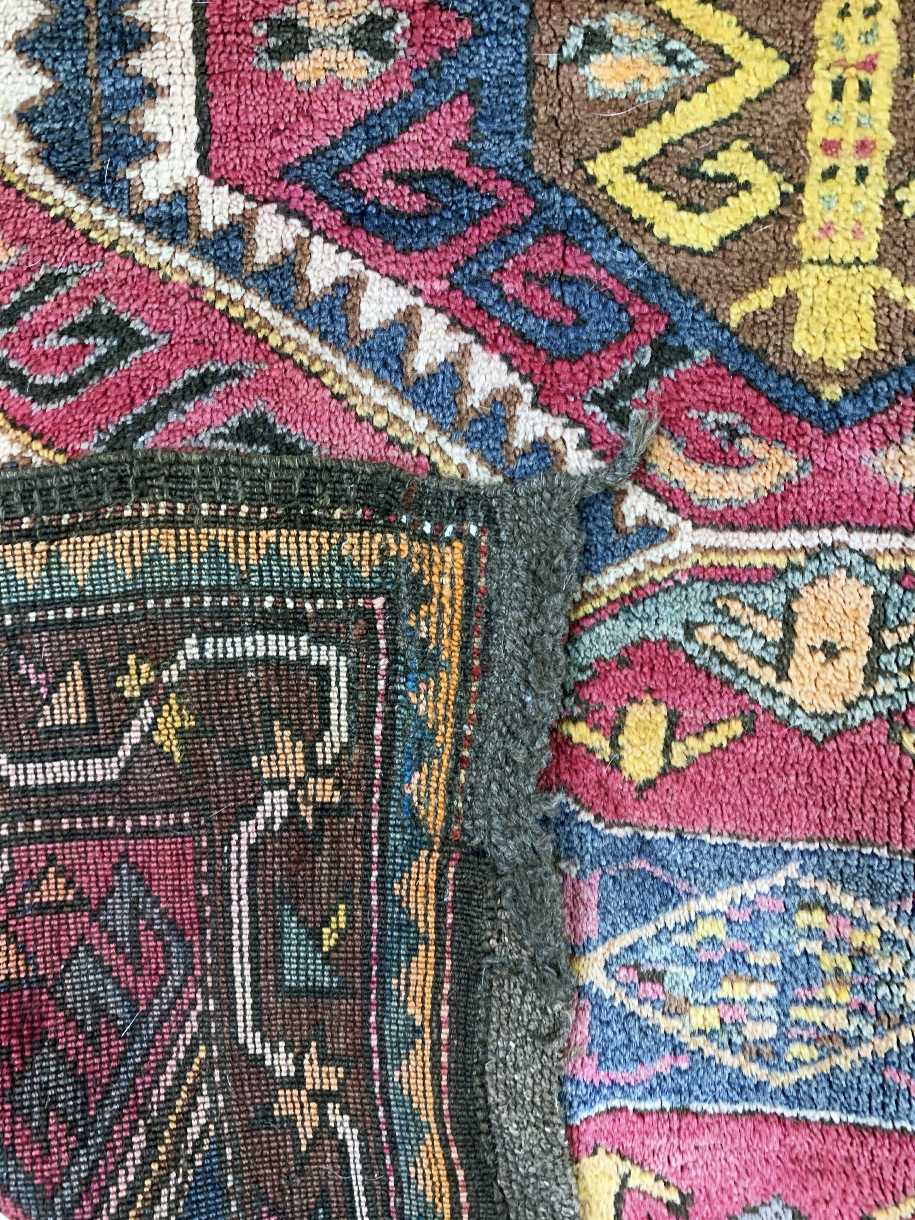Detail e: Yürük alt, Türkei, Anfang 20.Jhd, Wolle aufWolle, ca. 220 x 120 cm, EHZ: 2, (kleine restaurierungen)