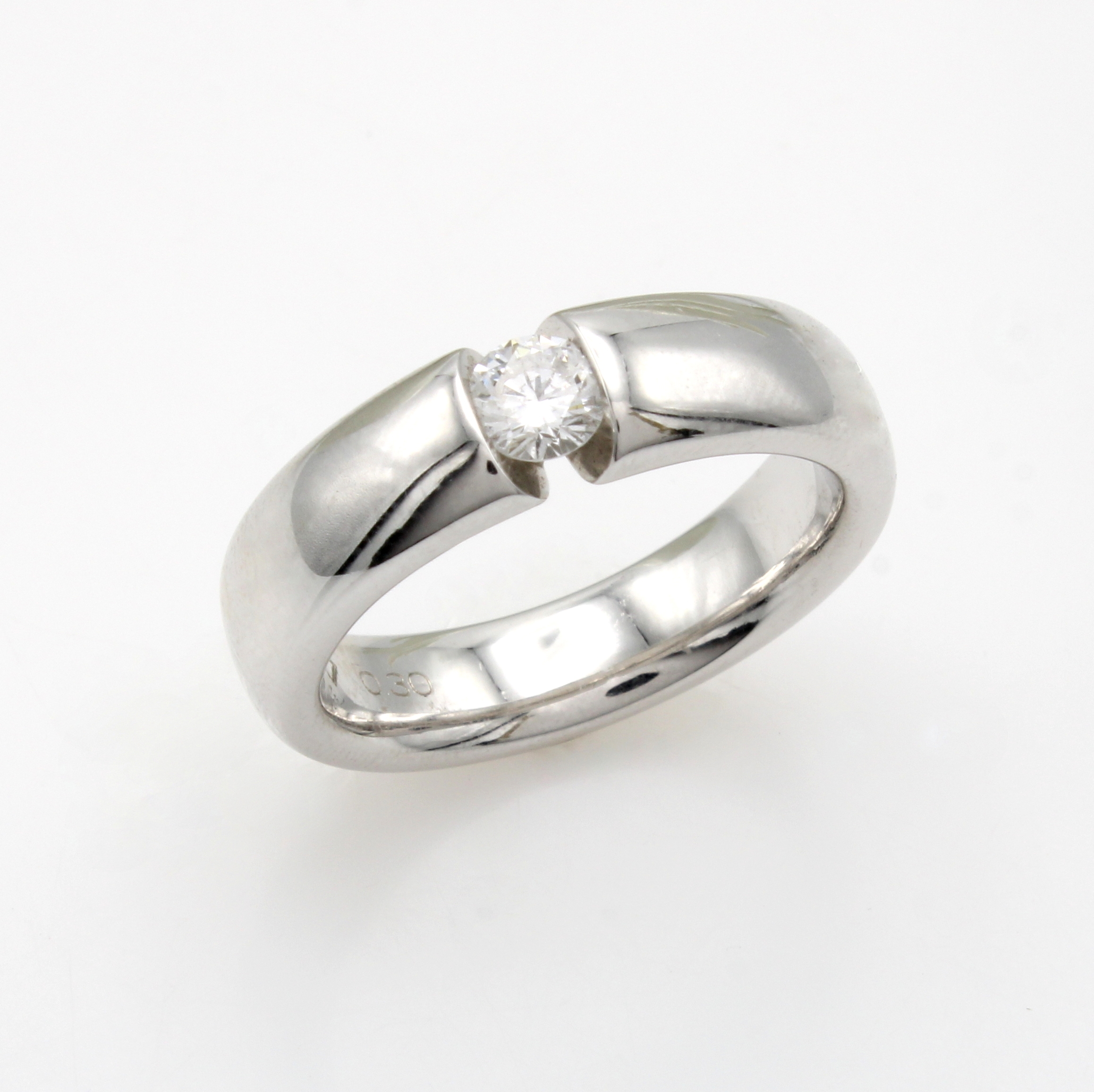 Image 27091454 - Ring mit Brillantsolitär, WG 750/000, in Spannringoptik, Brill. ca. 0.30 ct Weiß/si, ...