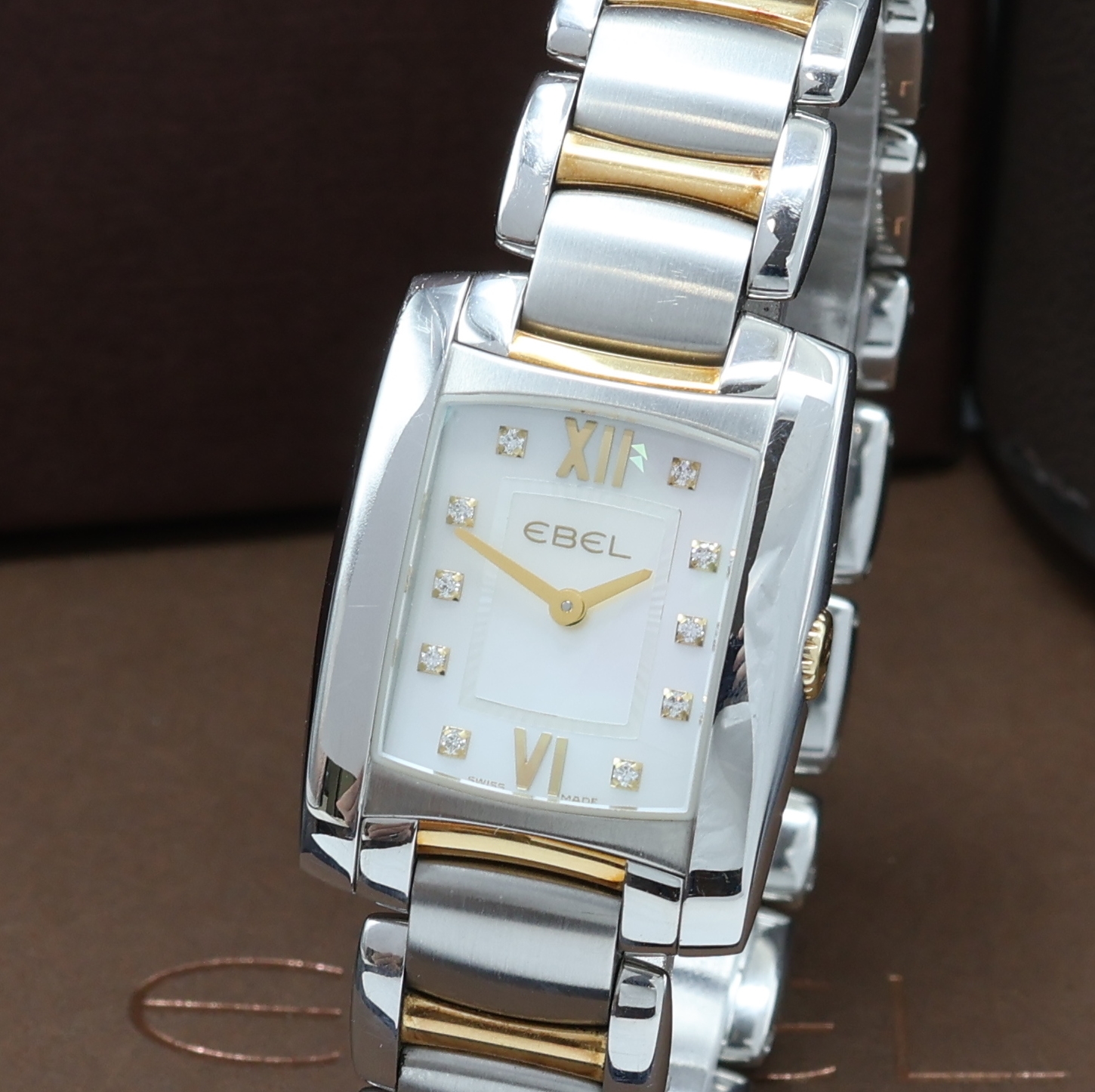 Detail a: EBEL Brasilia Damenarmbanduhr Referenz 1976M22, Schweiz um 2005, quarz, Edelstahlgeh. inkl. orig. Gliederband m. dopp. Faltschl., Boden 4-fach ...