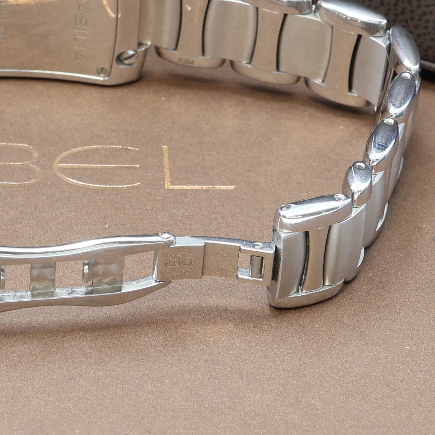 Detail b: EBEL Brasilia Damenarmbanduhr Referenz 1976M22, Schweiz um 2005, quarz, Edelstahlgeh. inkl. orig. Gliederband m. dopp. Faltschl., Boden 4-fach ...