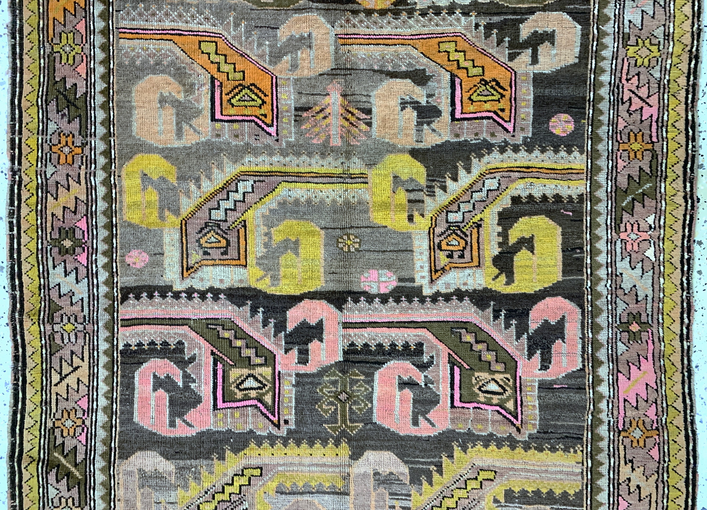 Detail b: Karabagh antik, Kaukasus, um 1900, Wolle auf Wolle, ca. 280 x 132 cm, EHZ: 3