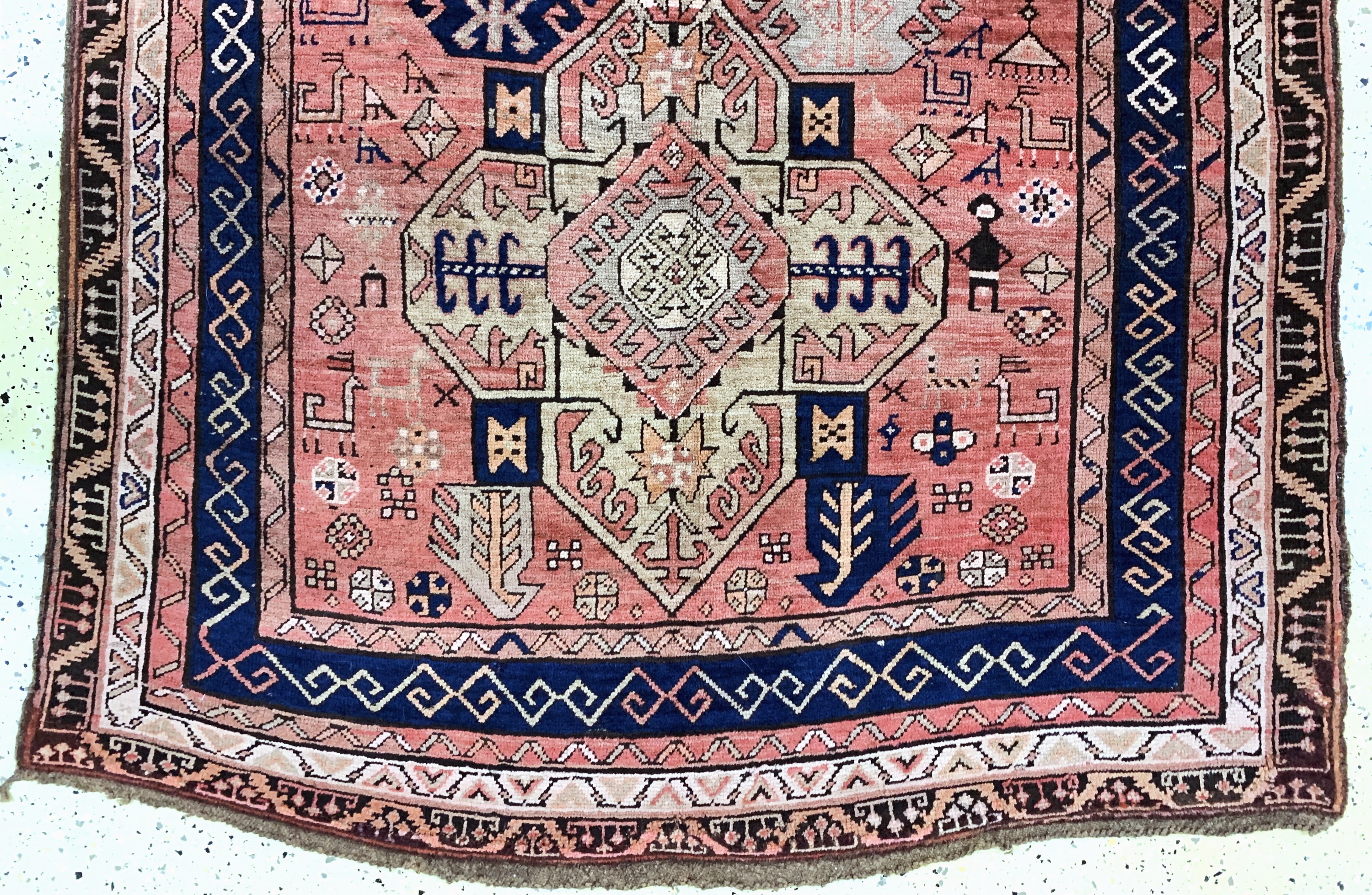Detail d: Karabagh antik, Kaukasus, um 1900, Wolle auf Wolle, ca. 365 x 145 cm, EHZ: 2-3, (restauriert)