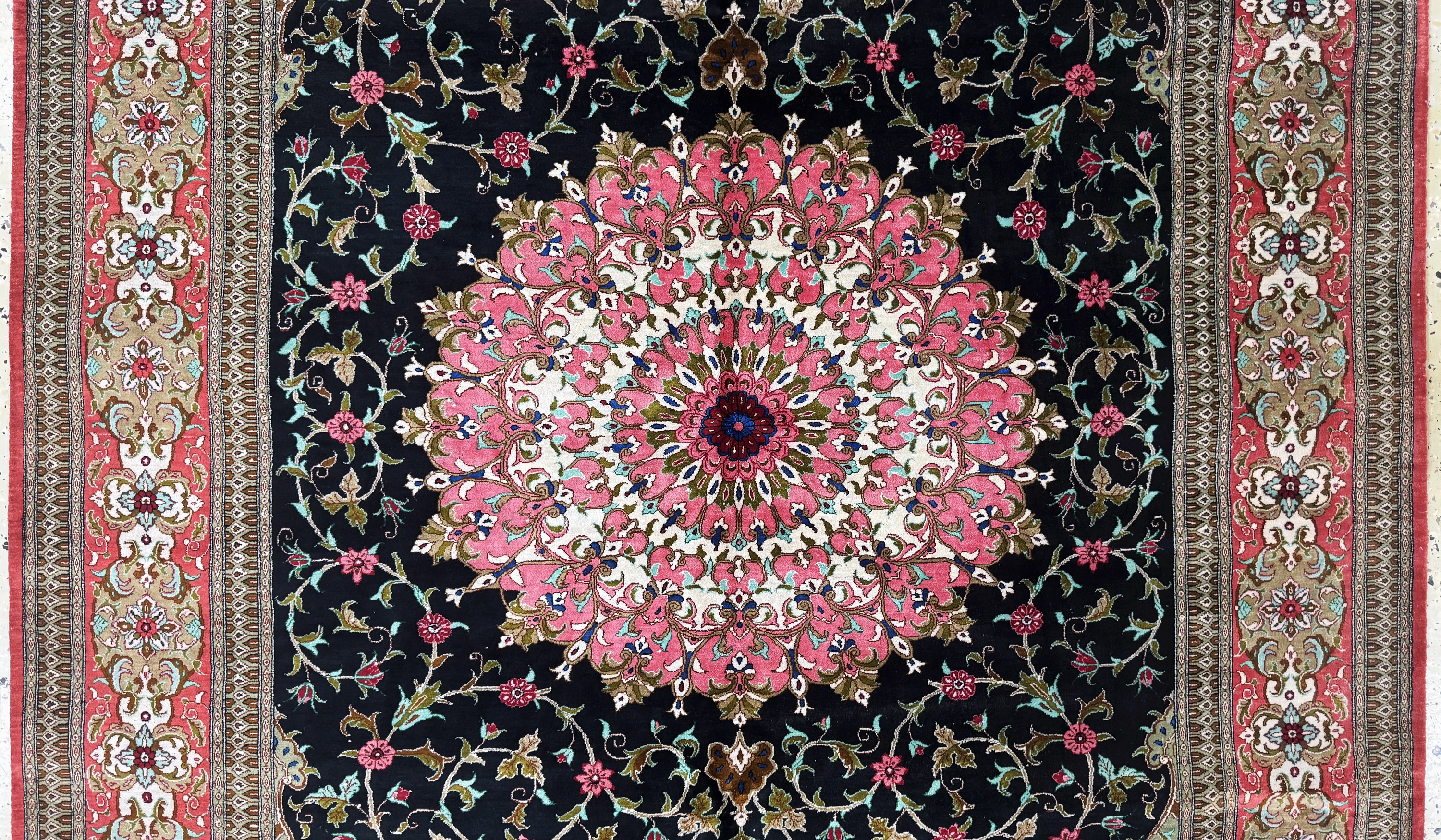 Detail c: Ghom Seide fein, Persien, Ende 20.Jhd, reine Naturseide, ca. 200 x 140 cm, ca. 1,0 Mio. Kn/qm, EHZ: 1-2