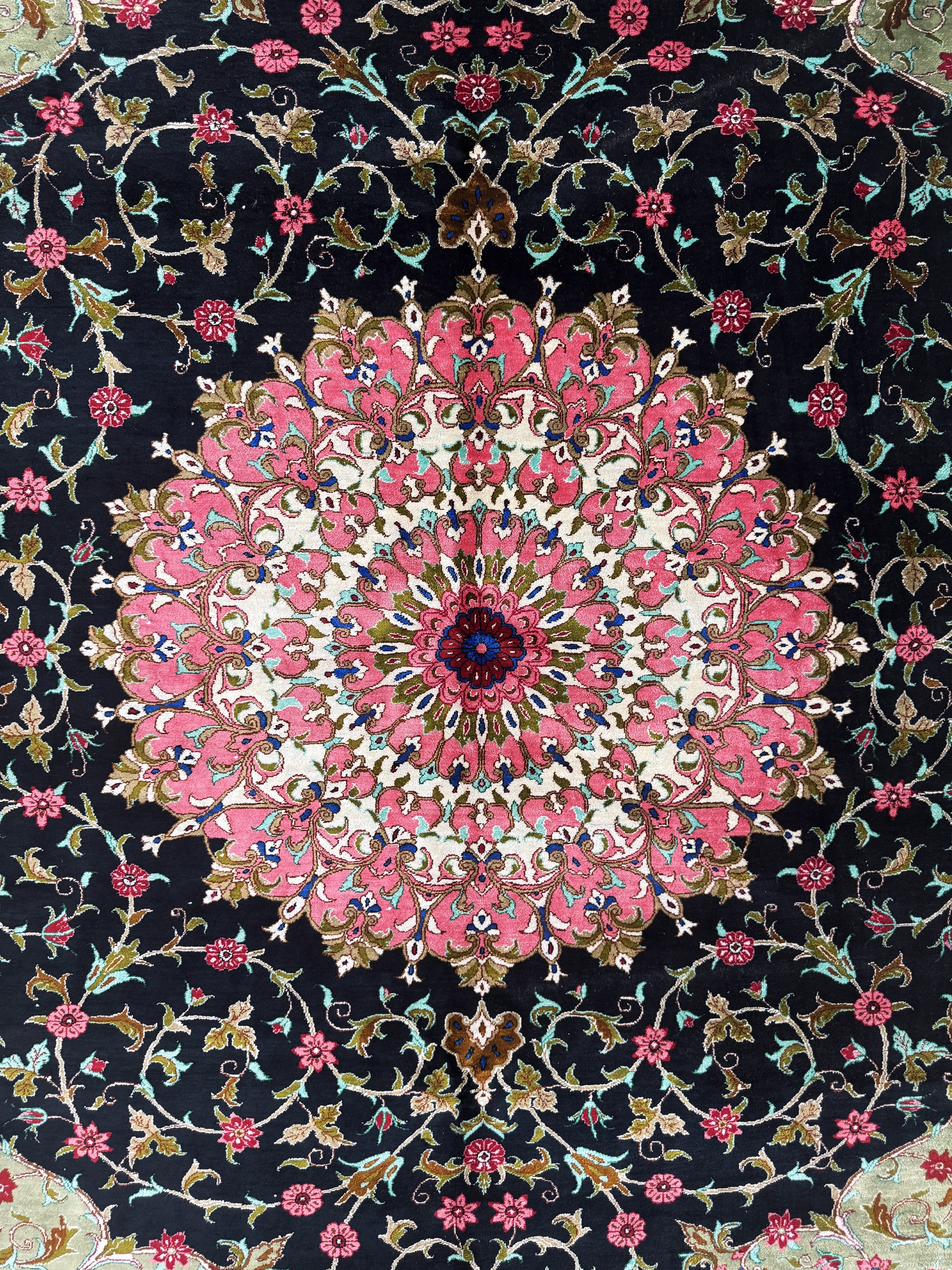 Detail d: Ghom Seide fein, Persien, Ende 20.Jhd, reine Naturseide, ca. 200 x 140 cm, ca. 1,0 Mio. Kn/qm, EHZ: 1-2