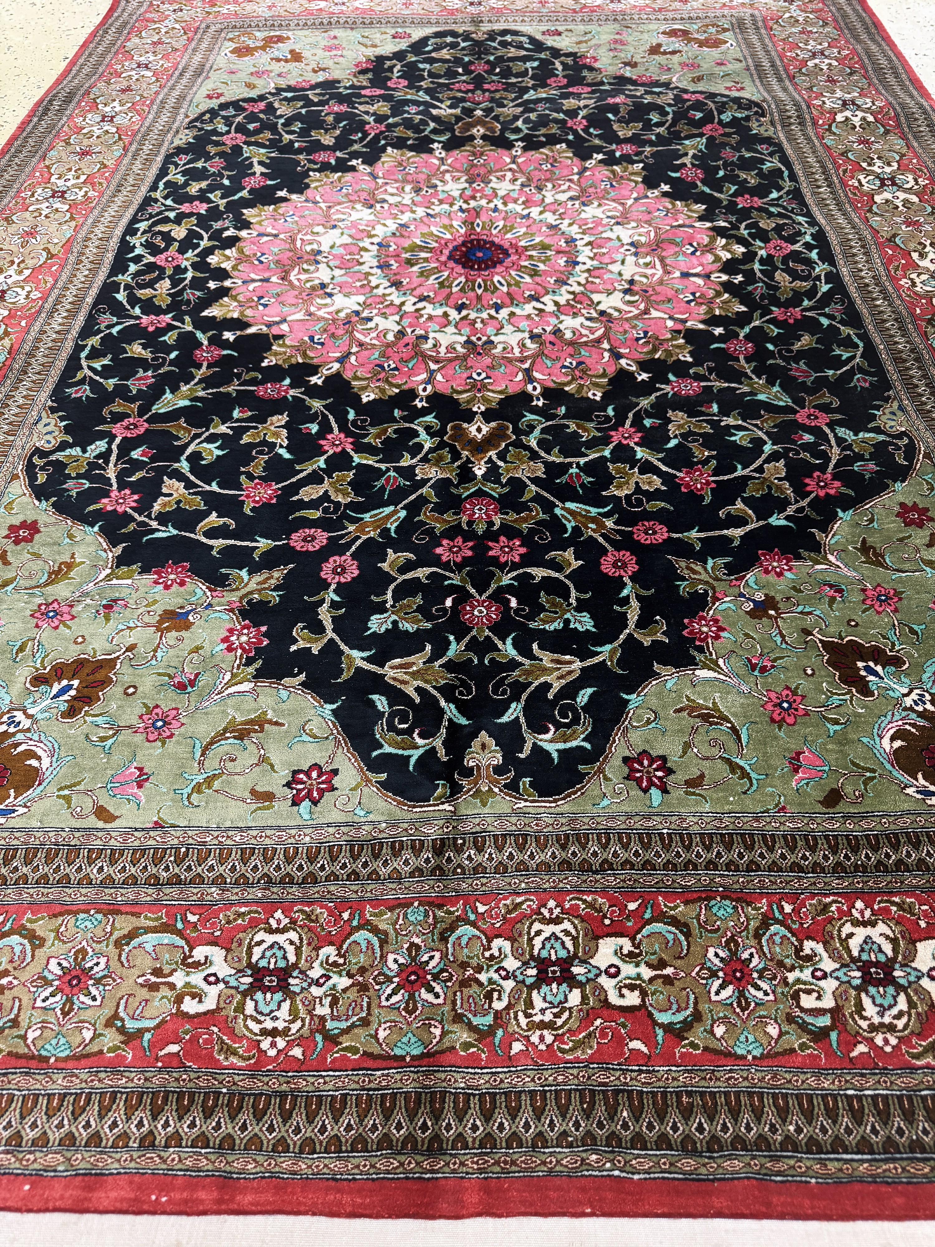 Detail e: Ghom Seide fein, Persien, Ende 20.Jhd, reine Naturseide, ca. 200 x 140 cm, ca. 1,0 Mio. Kn/qm, EHZ: 1-2