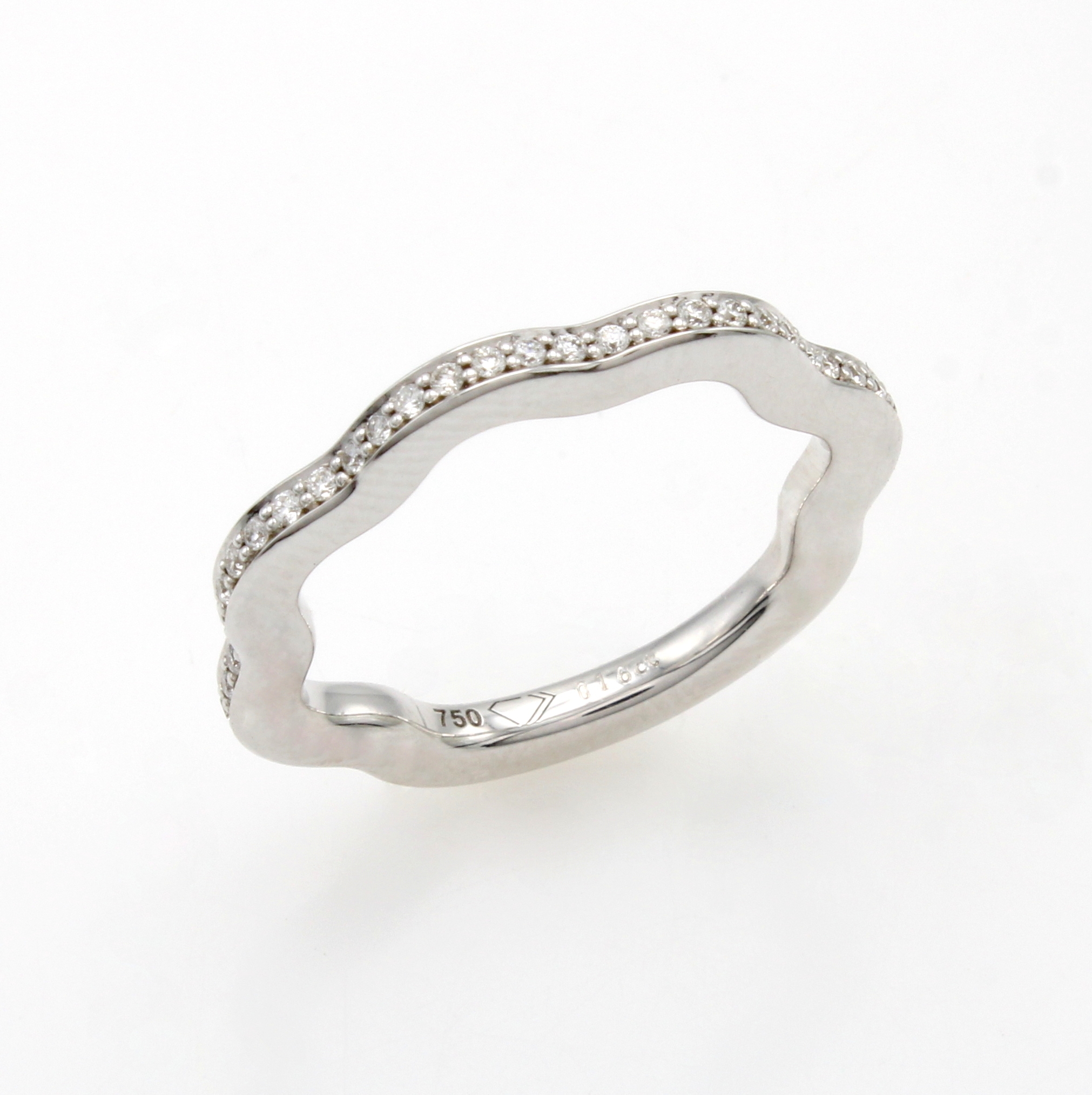 Image 27091485 - Ring mit Brillanten, WG 750/000, gewelltes Design, 35 Brill. zus. ca. 0.16 ct Weiß/si, ...