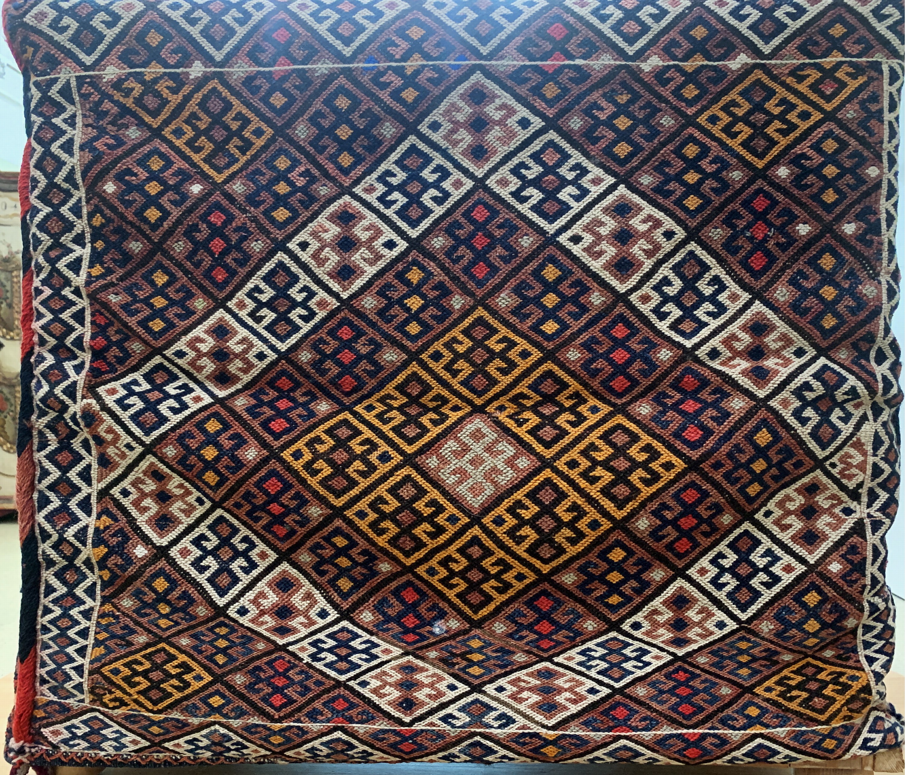 Detail a: Mafrasch alt, Türkei, Anfang 20.Jhd, Wolle auf Wolle, ca. 80 x 68 X 37 cm, EHZ: 2