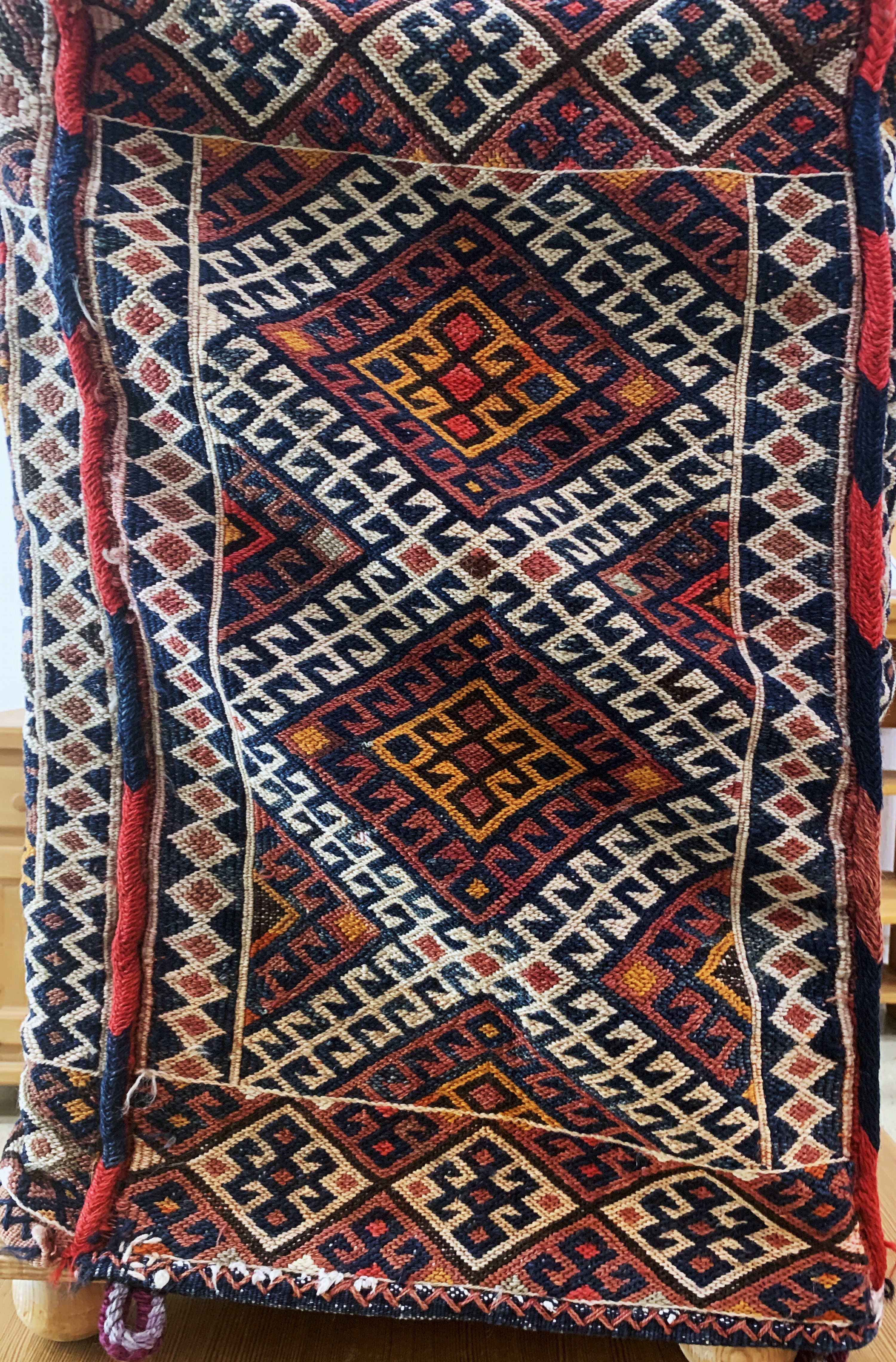 Detail b: Mafrasch alt, Türkei, Anfang 20.Jhd, Wolle auf Wolle, ca. 80 x 68 X 37 cm, EHZ: 2