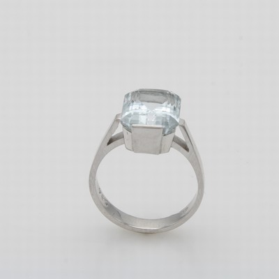 27091462a - Ring mit Aquamarin, WG 585/000, achteckiger Aquam. ca. 12x10 mm, RW ca. 58 Schätzpreis: ...
