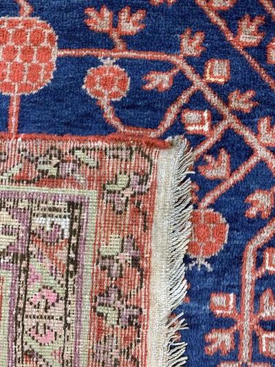 27091464i - Khotan alt, Torkestan, Anfang 20.Jhd, Wolleauf Baumwolle, ca. 340 x 175 cm, EHZ: 2 ...