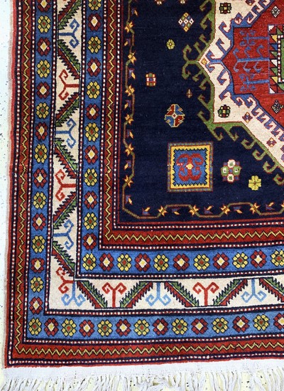27091474b - Eriwan alt, Rußland, Mitte 20.Jhd, Wolle auf Baumwolle, ca. 275 x 175 cm, EHZ: 3 ...