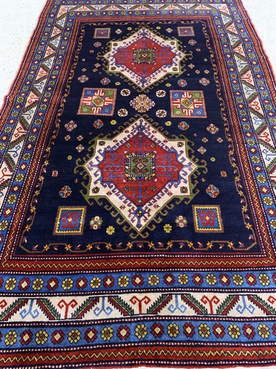 27091474f - Eriwan alt, Rußland, Mitte 20.Jhd, Wolle auf Baumwolle, ca. 275 x 175 cm, EHZ: 3 ...
