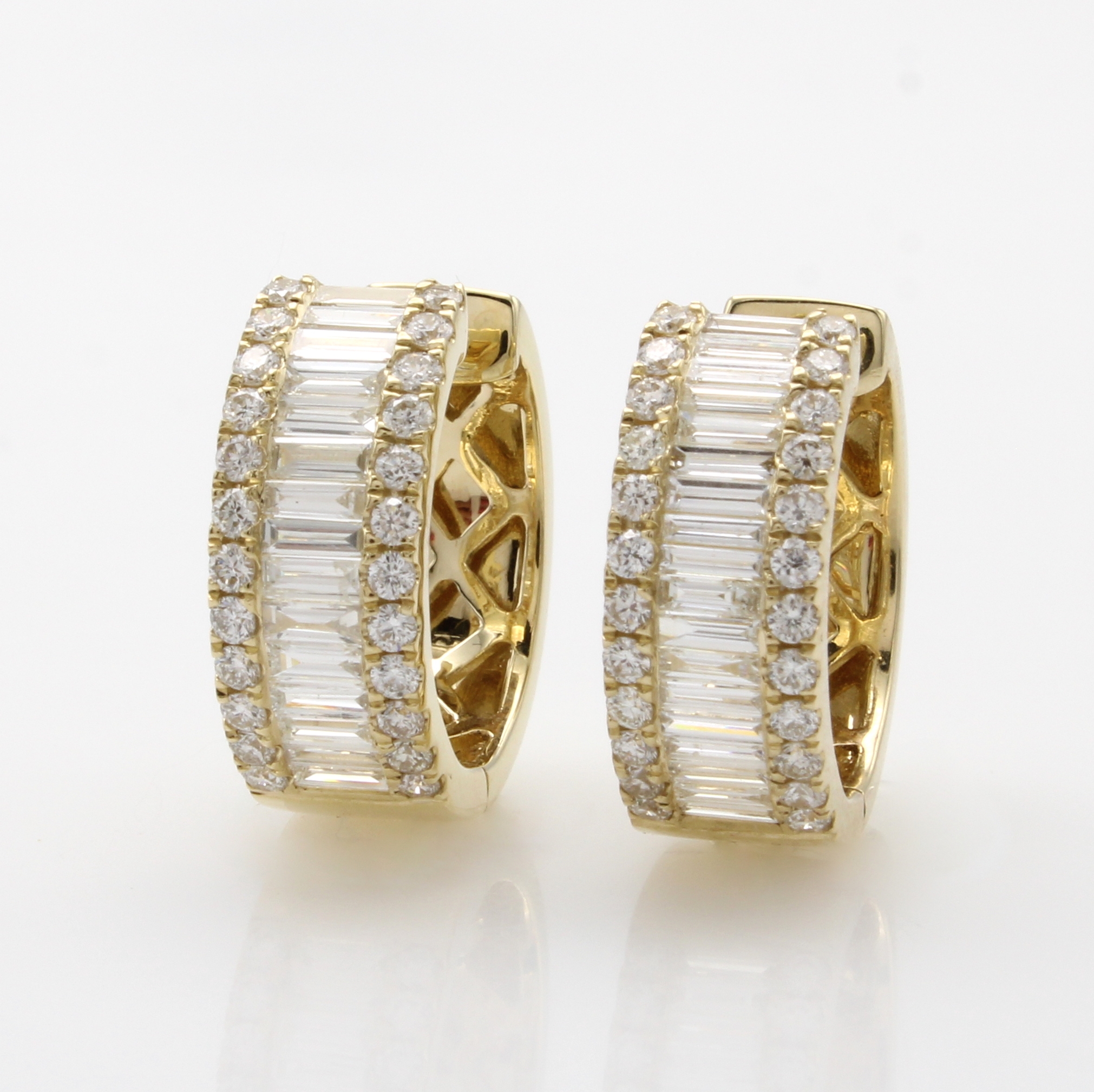 Image 27091507 - Paar Creolen mit Diamanten und Brillanten, GG 585/000, 84 Diamantbag. u. Brill. zus. ca. ...