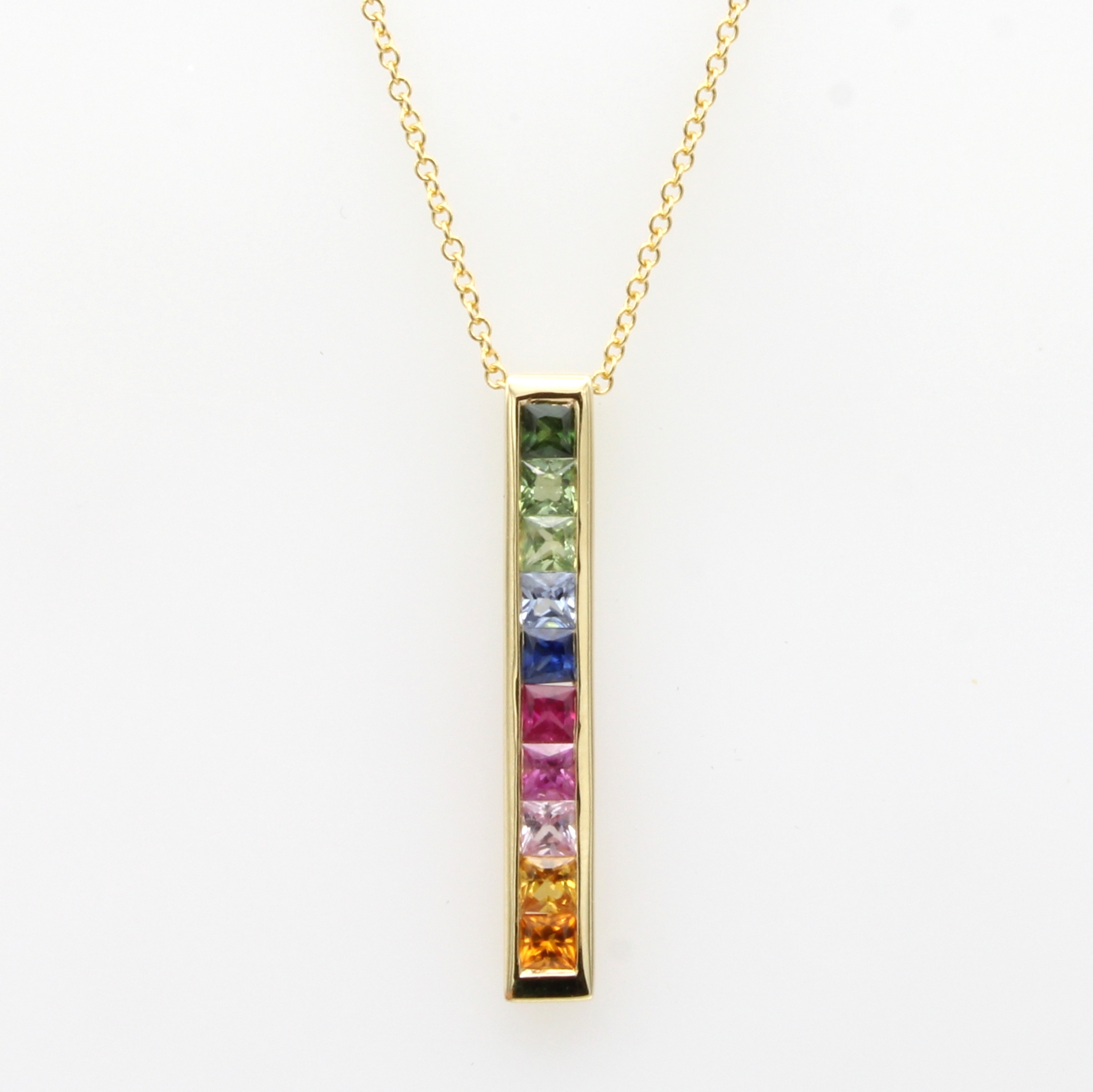 Image 27091542 - Anhänger ´Rainbow´ mit Saphiren an Kette, GG585/000, 10 bunte Saphircarrées zus. ca. ...