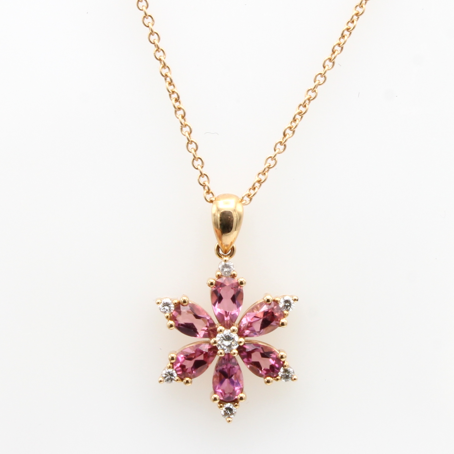 Image 27091547 - Anhänger mit Brillanten und Turmalinen an Kette, RoséG 750/000, 6 rosaf. Turmaline ...